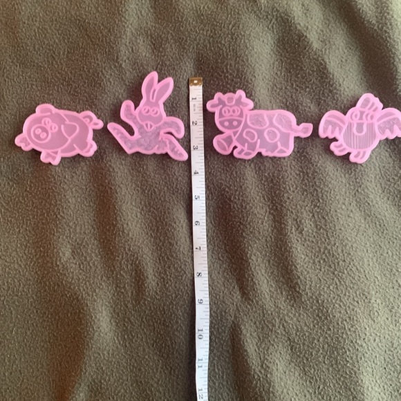 Lot of 14 molds. Shaker molds? I used for play dough & clay. Various sizes. - Picture 9 of 9